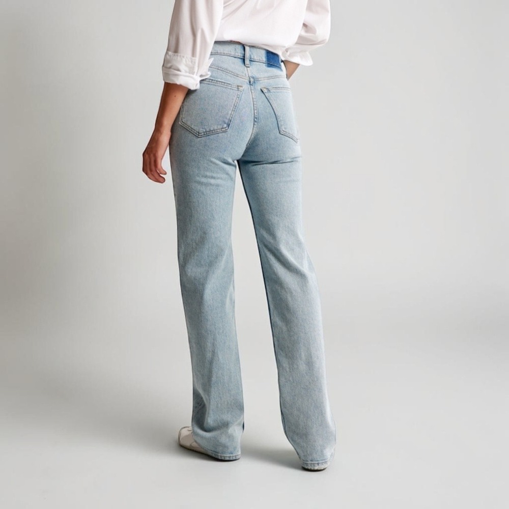 Abercrombie 90s Relaxed Jean High Rise Light Wash Straight Leg 28 Short - Picture 16 of 16